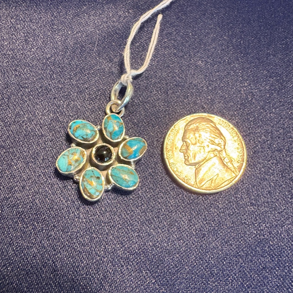 Pendant*Turquoise and 925 Sterling Silver Floral Pendant With Black Onyx Center - Picture 9 of 9